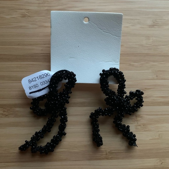 Free People Brandy Bow Dangles Beaded Earrings - Black - NWT - Picture 3 of 7